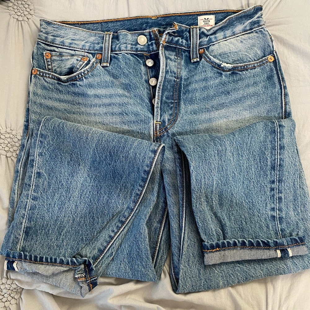 Levi’s mom jeans